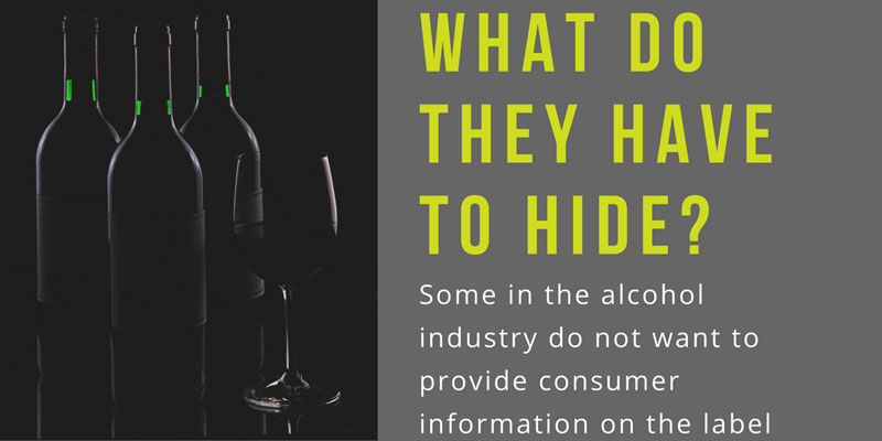 Drei unetikettierte Flaschen im Dunkeln mit der Frage: Was haben sie zu verbergen?