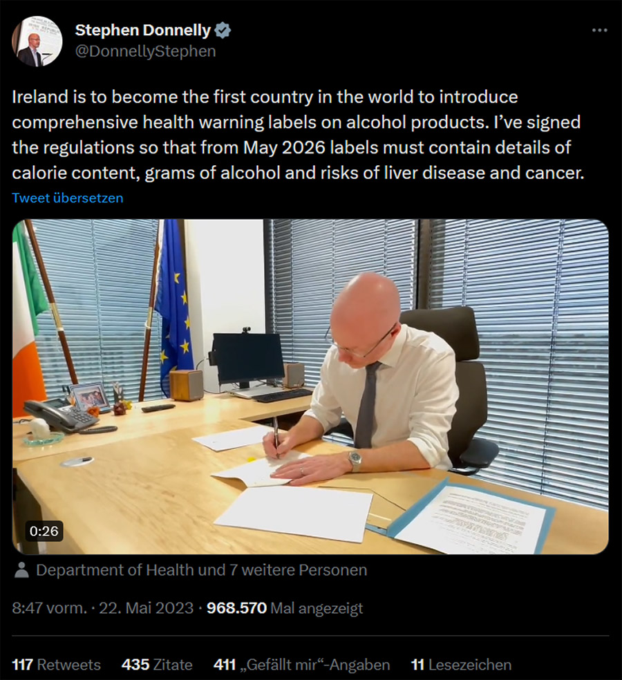 Tweet von Stephen Donnelly bei der Unterzeichnung des Gesetzes