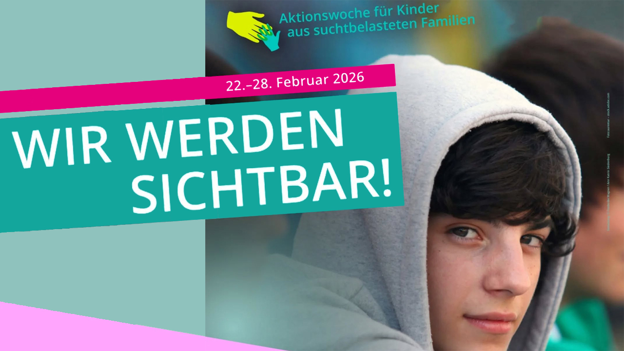 Junge mit grauem Hoodie blickt seitlich in die Kamera; daneben Schriftzug 'WIR WERDEN SICHTBAR!' sowie Informationen zur Aktionswoche für Kinder aus suchtbelasteten Familien vom 22. bis 28. Februar 2026.