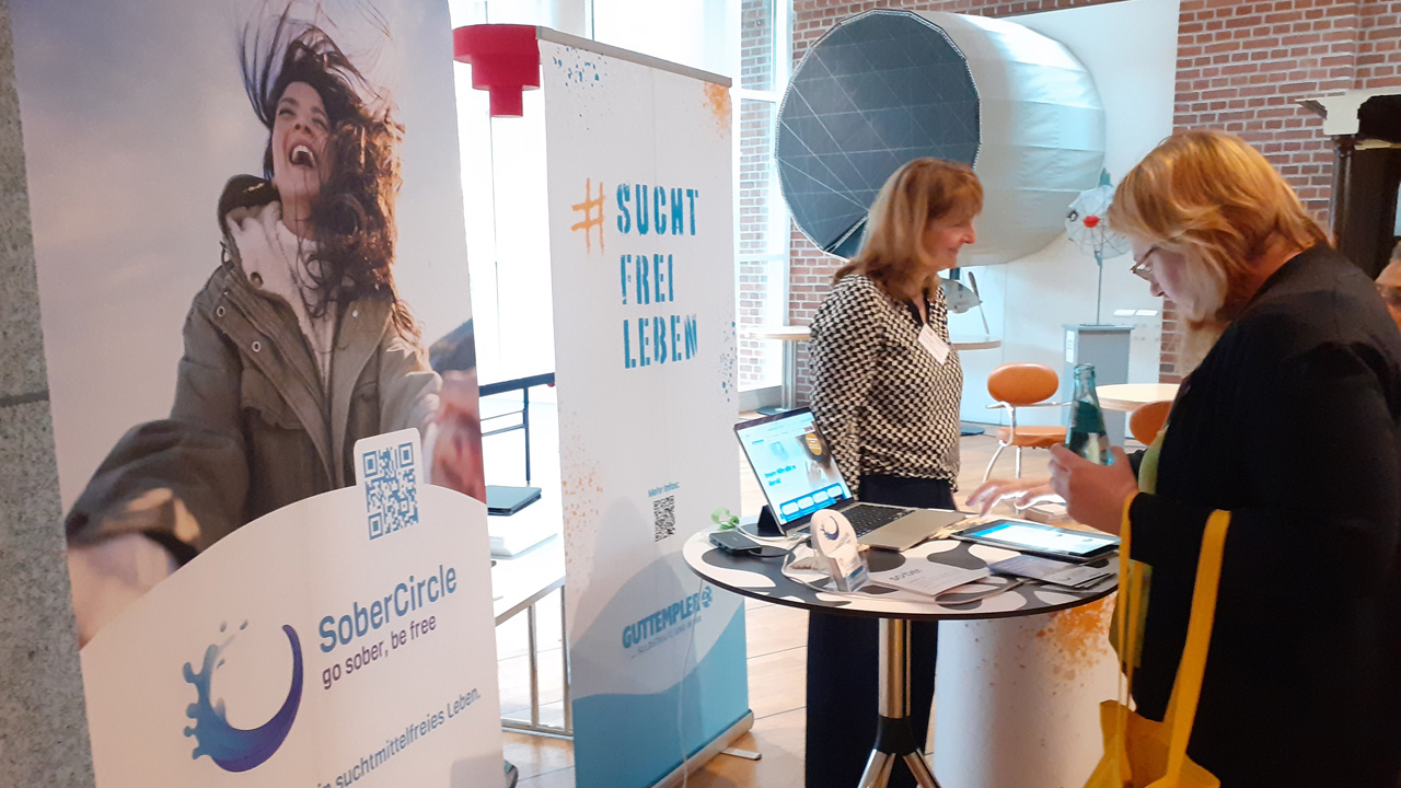 Infostand der Guttempler bei der DHS-Fachkonferenz Sucht 2025 in Potsdam.