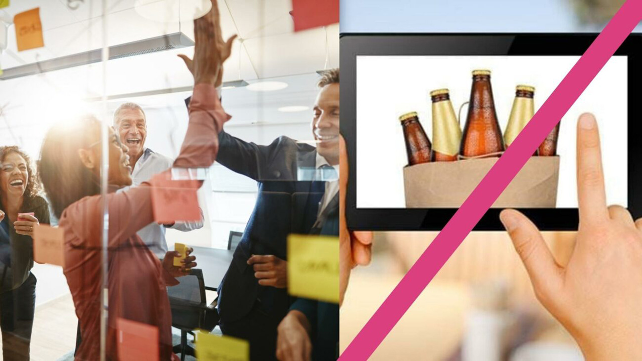 Gruppe von Menschen im Büro, die sich freudig abklatschen, daneben eine Hand, die auf einem Tabletbildschirm ein Bild von Bierflaschen in einer Tüte mit einem roten Verbotssymbol berührt.