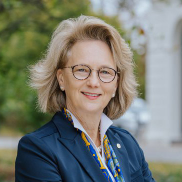 Porträt von Prof. Dr. Bettina Rockenbach.