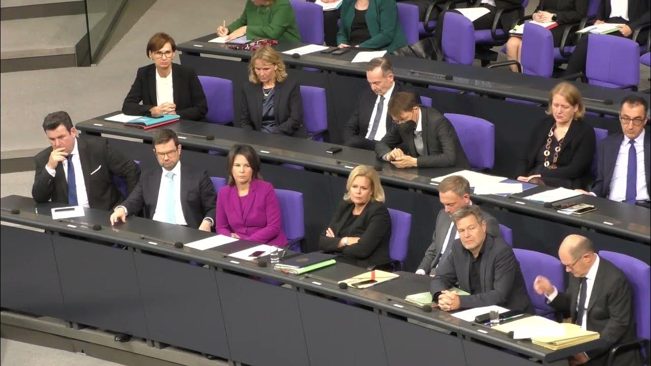 Bundeskabinett auf der Regierungsbank im Bundestag.