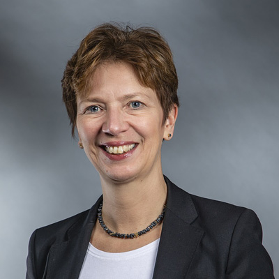 Porträt von Sozialsenatorin Claudia Schilling.