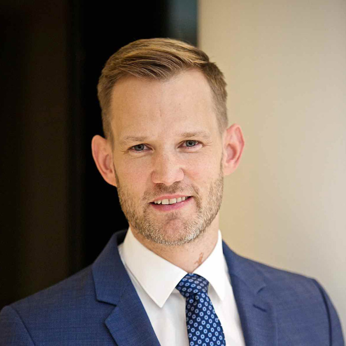 Porträt von Hendrik Streeck.