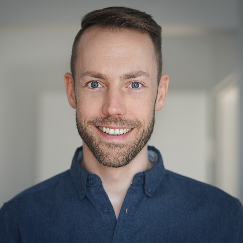 Porträt von Oliver Huizinga.