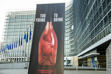 Kampagnenmotiv vor dem Europäischen Parlament in Brüssel